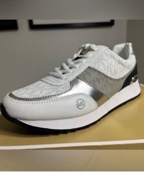 MICHAEL KORS SHOES
BRAND NEW